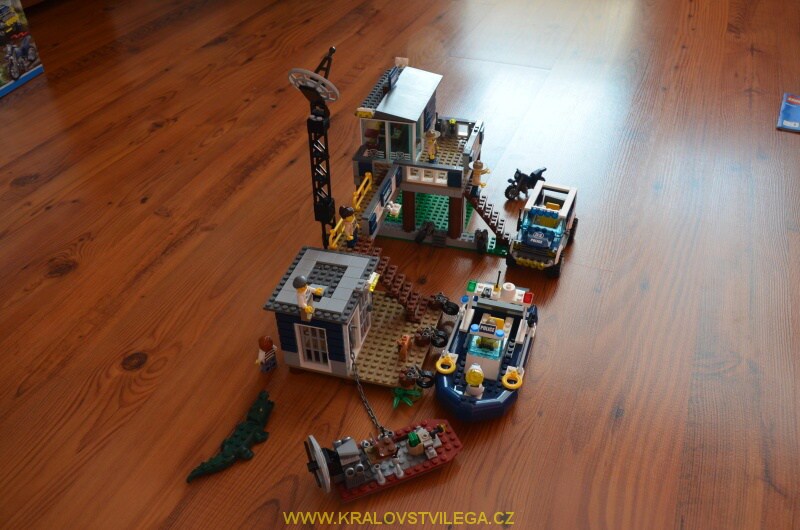 lego_city_60069_stanice_specialni_policie_05