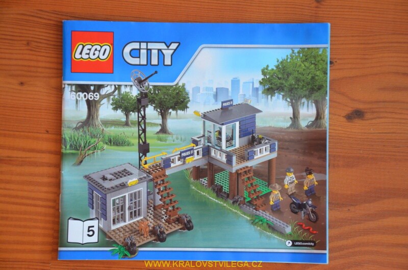 lego_city_60069_stanice_specialni_policie_09