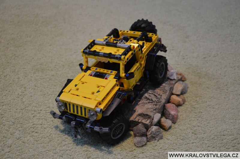 LEGO Technic 42122 Jeep Wrangler 2